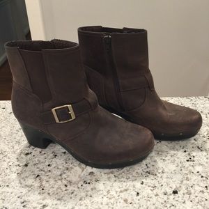 Clarks Gloss Saber Leather Brown Low Bootie